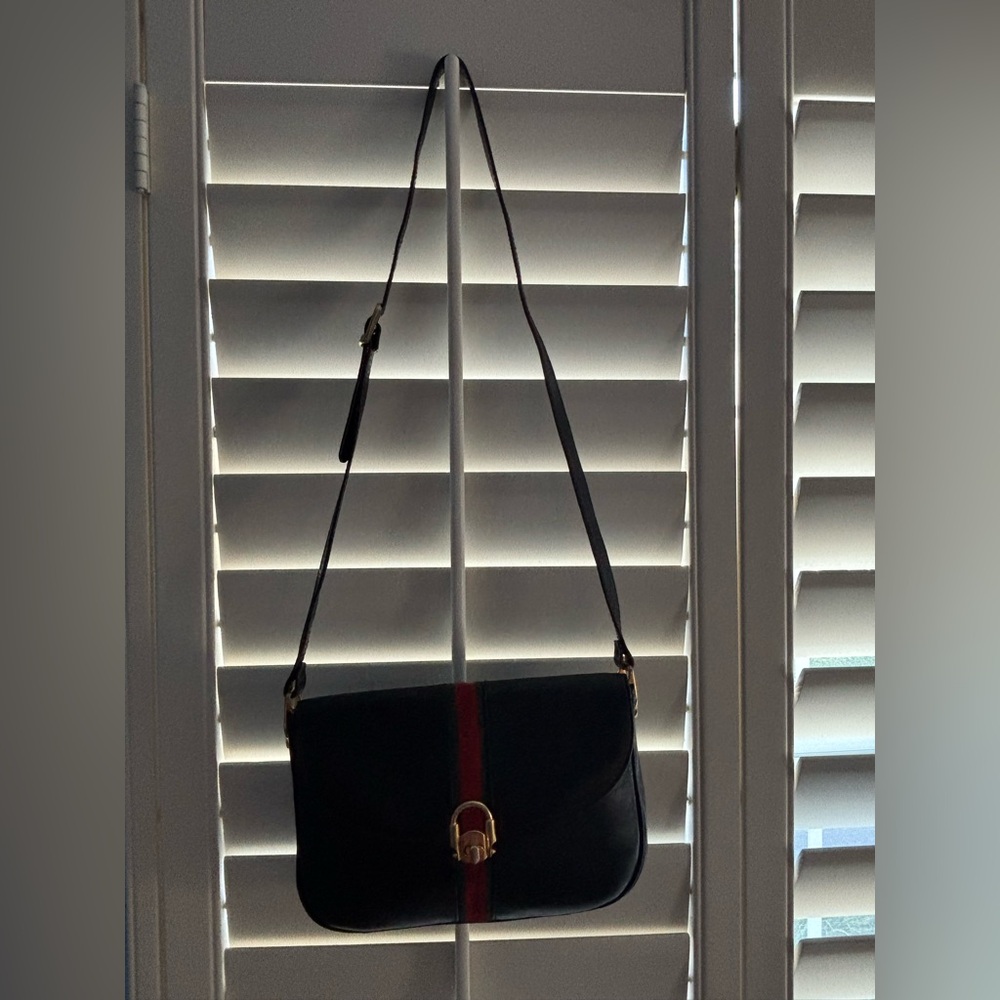Vintage Gucci elegant Black Leather Shoulder Bag Made in Italy